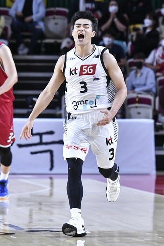 '친정' LG를 상대로 29점을 넣고 포효하는 kt 정성우. (사진=KBL 제공) 